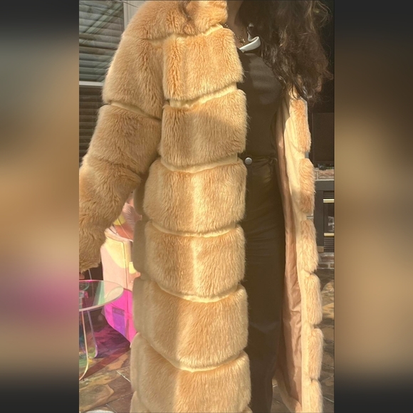 MISSGUIDED FAUX FUR COAT. Sable (Tan). Size 14. Maxie Length. New Condition - Picture 5 of 12